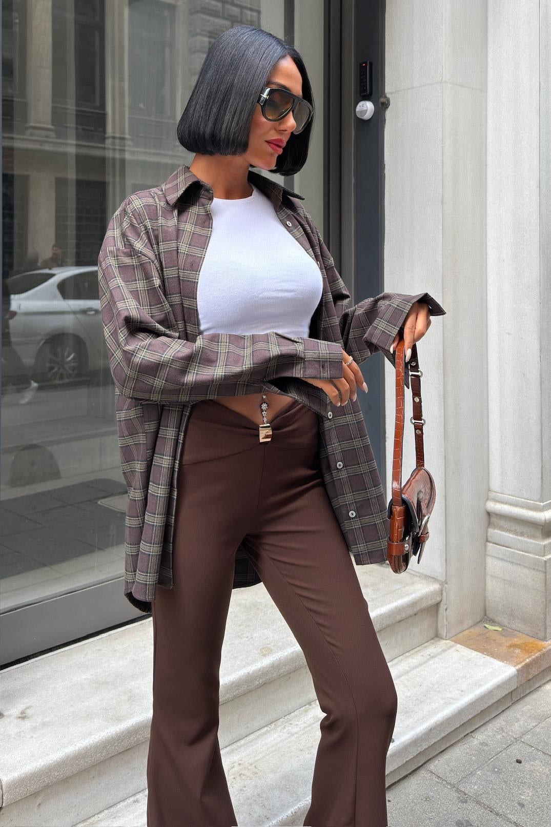 High-Waist Flared Pants with Front Clasp Detail – Elegant Double Fabric Trousers for Women