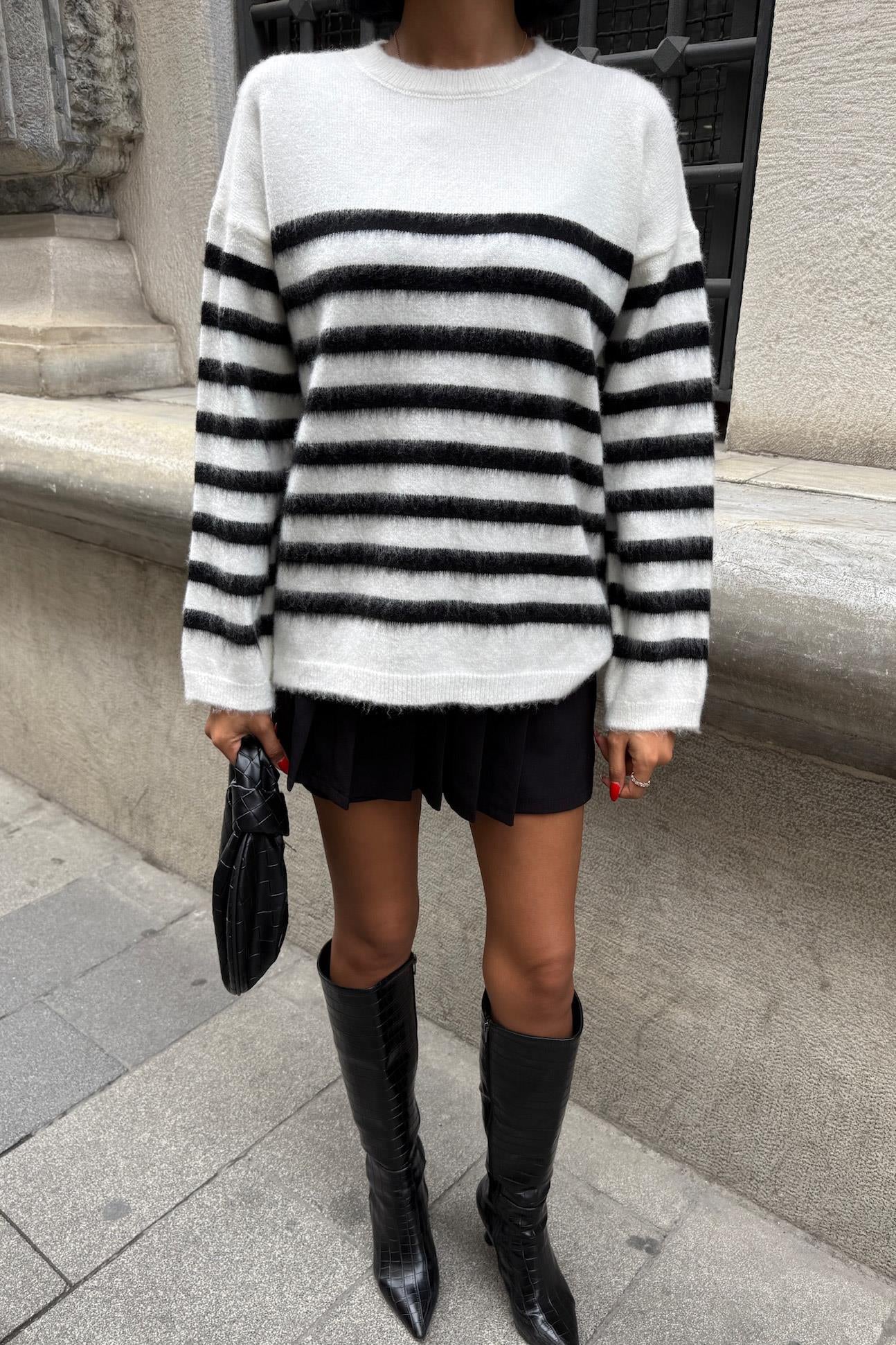 Contrast Striped Knit Sweater – Minimalist Cozy Pullover – Black