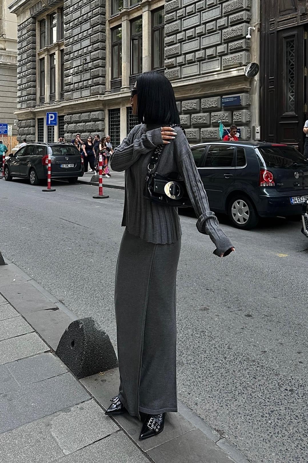 Darcy Knit Skirt & Top Set – Elegant Ribbed Two-Piece with Slit Detail – Gray