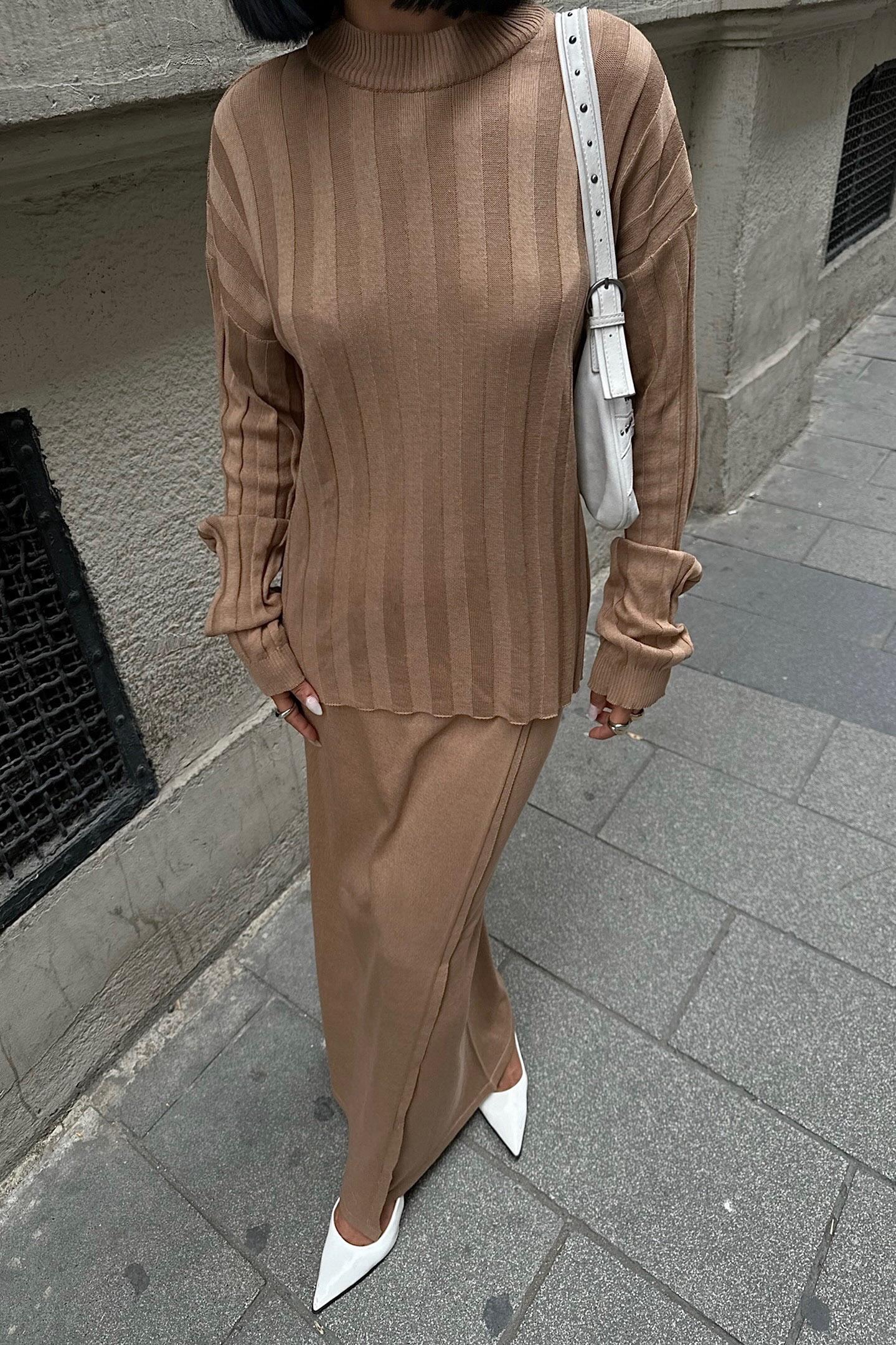 Darcy Knit Skirt & Top Set – Elegant Ribbed Two-Piece with Slit Detail – Gray