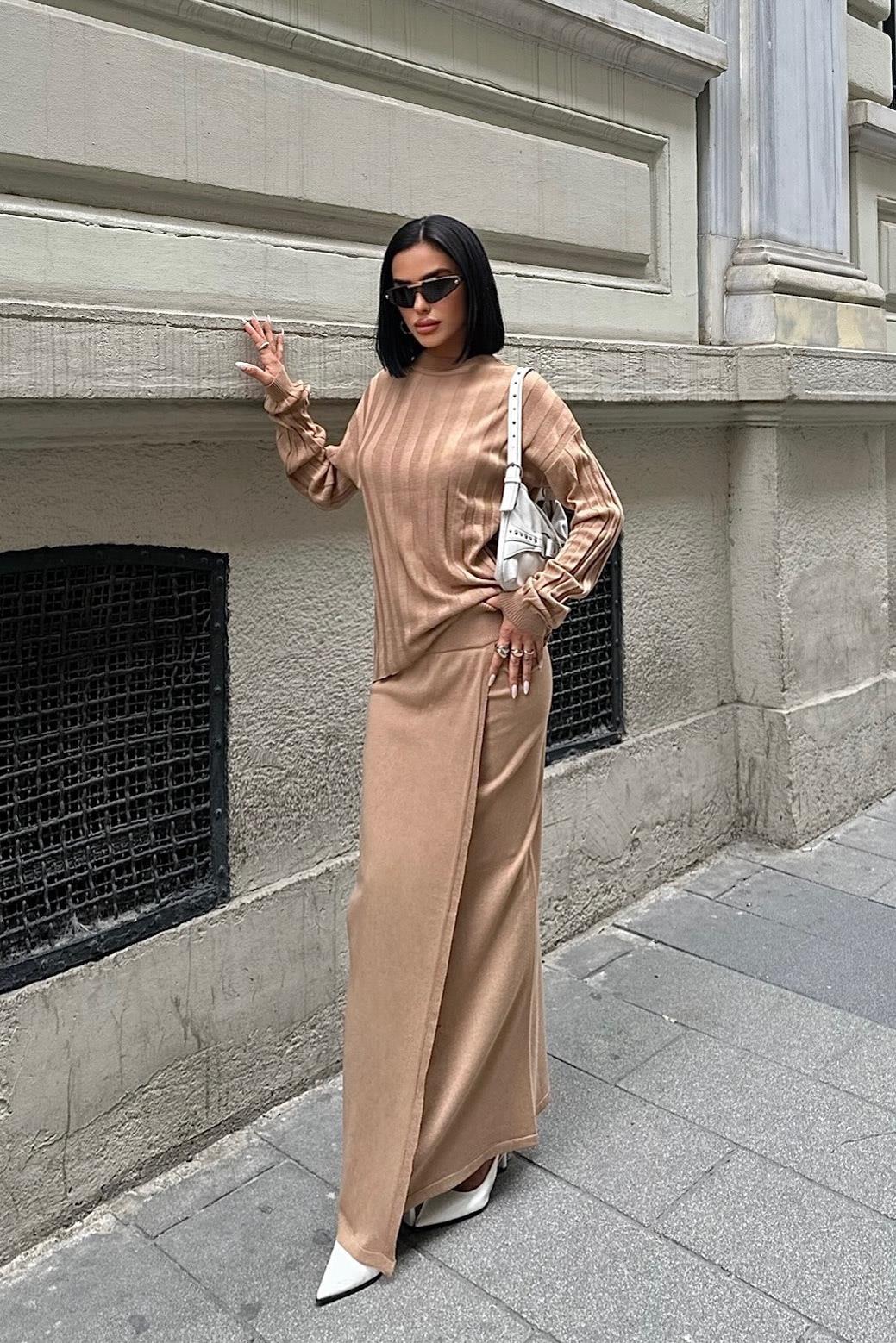 Darcy Knit Skirt & Top Set – Elegant Ribbed Two-Piece with Slit Detail – Gray