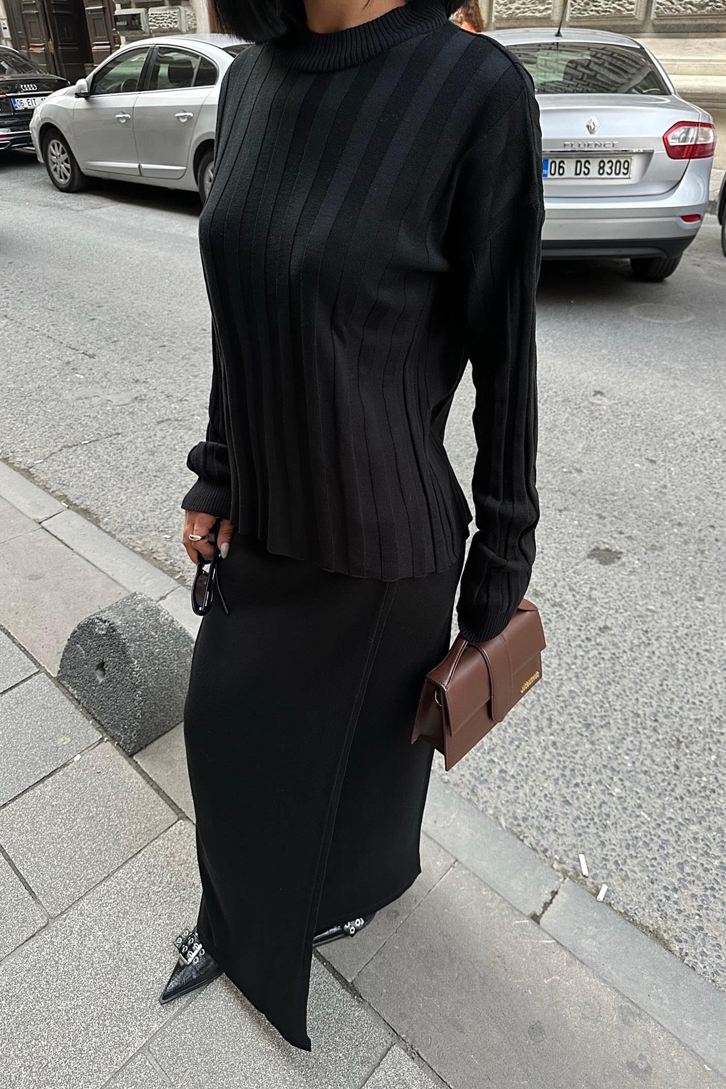 Darcy Knit Skirt & Top Set – Elegant Ribbed Two-Piece with Slit Detail – Gray