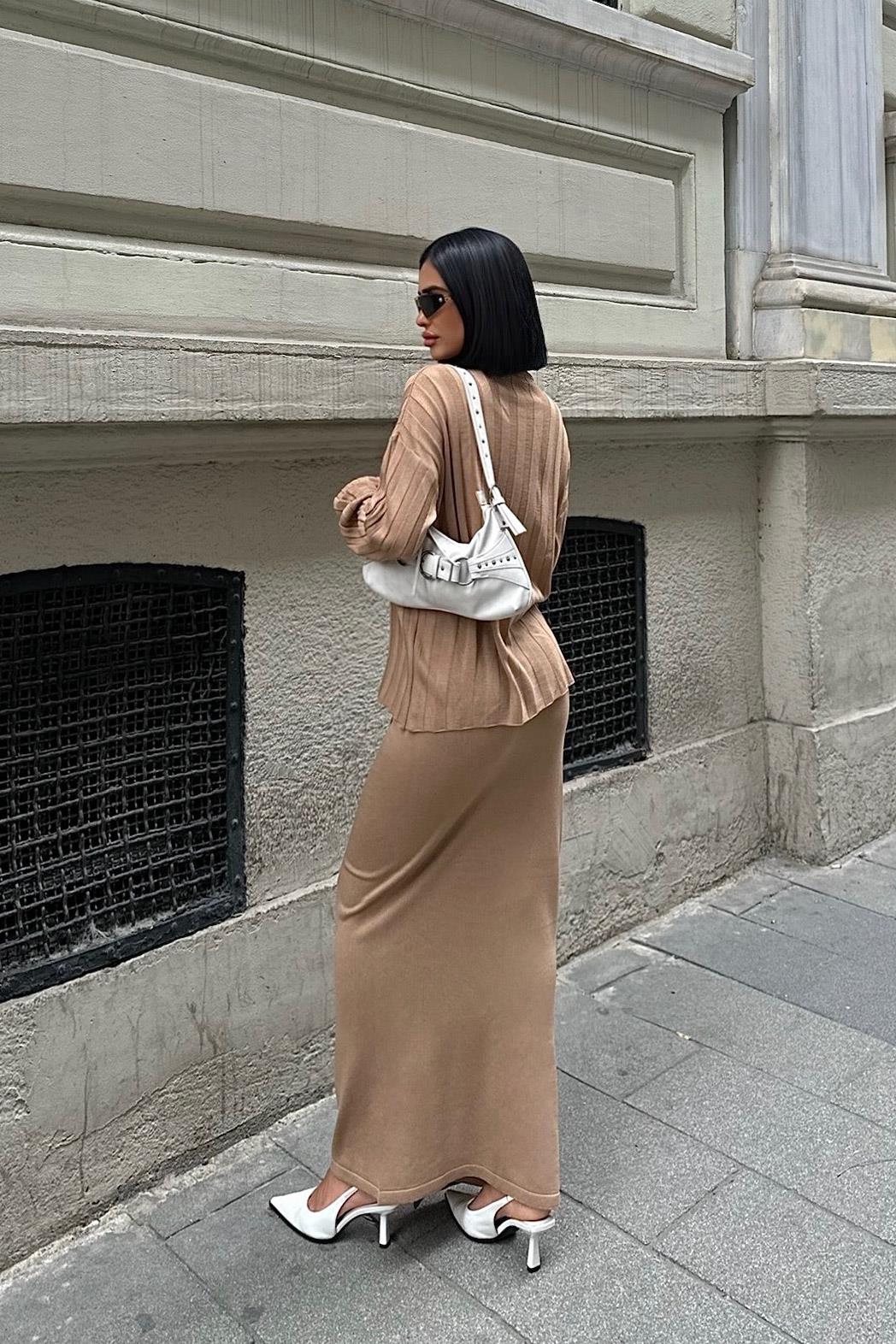 Darcy Knit Skirt & Top Set – Elegant Ribbed Two-Piece with Slit Detail – Gray