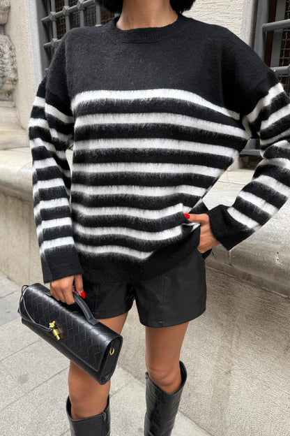 Contrast Striped Knit Sweater – Minimalist Cozy Pullover – Black