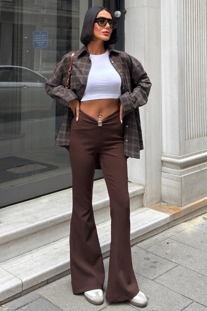 High-Waist Flared Pants with Front Clasp Detail – Elegant Double Fabric Trousers for Women