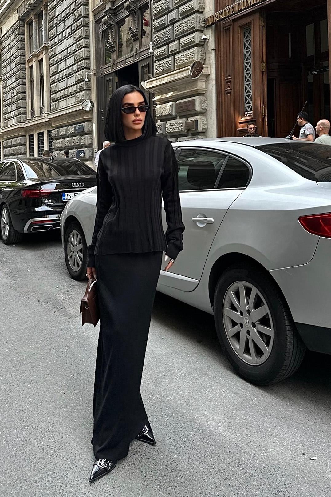 Darcy Knit Skirt & Top Set – Elegant Ribbed Two-Piece with Slit Detail – Gray