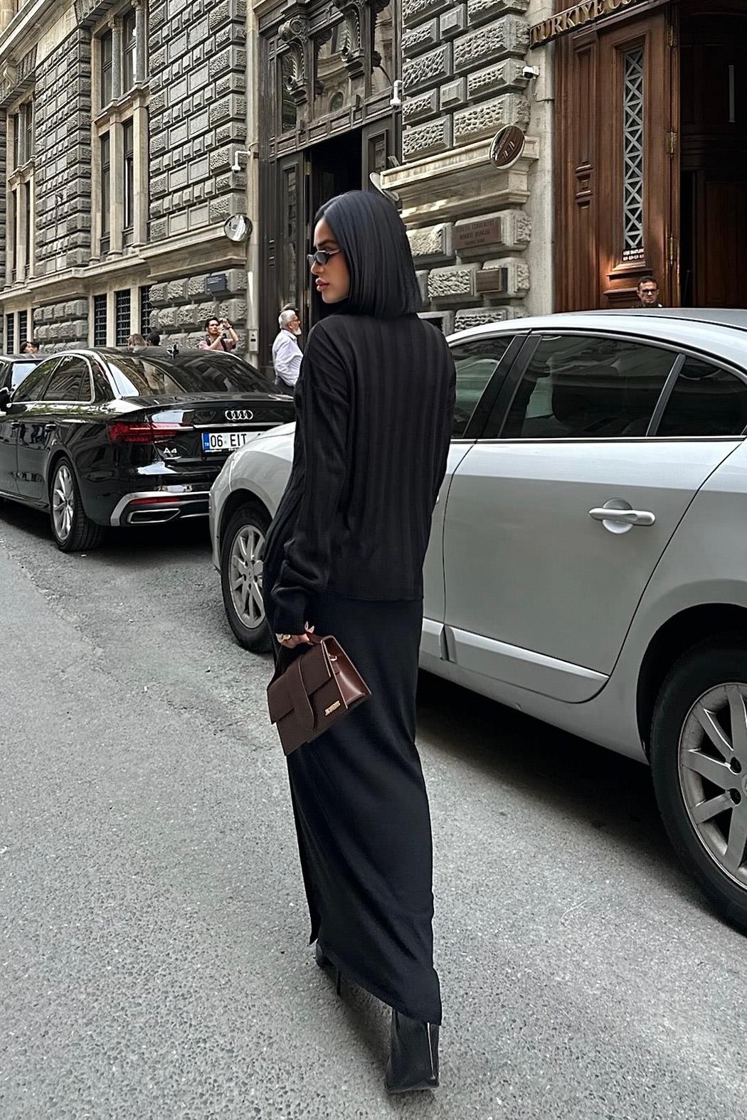 Darcy Knit Skirt & Top Set – Elegant Ribbed Two-Piece with Slit Detail – Gray