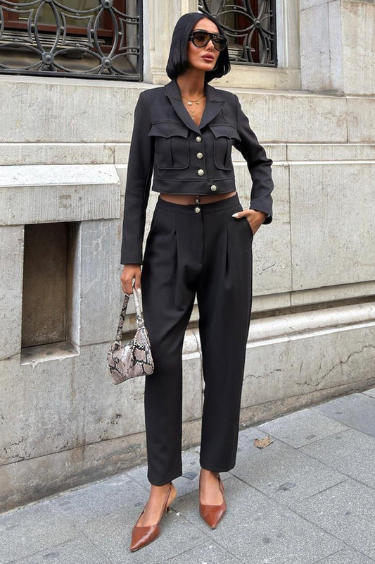 Structured Blazer & Pants Set – Women’s Modern Business Outfit