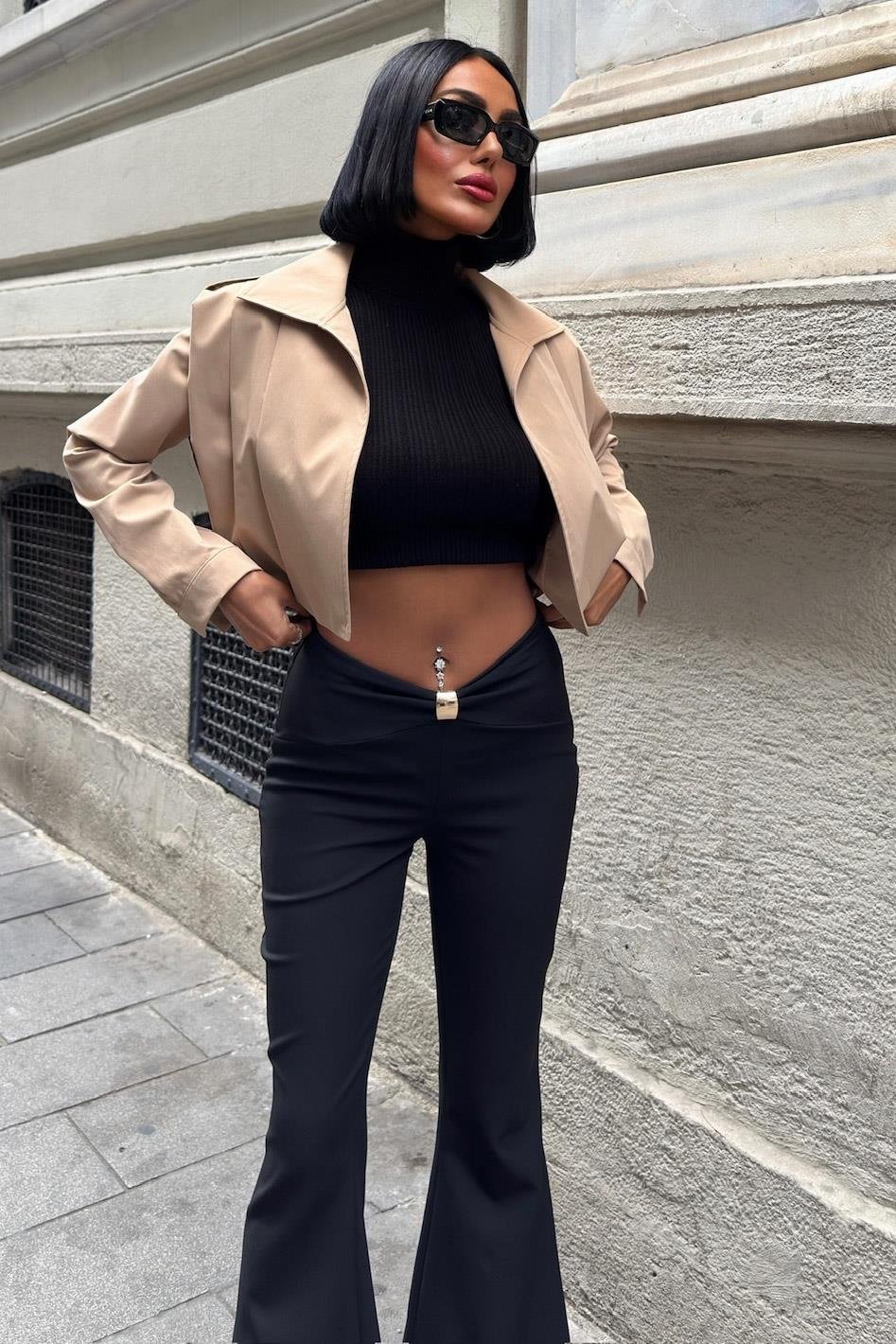 High-Waist Flared Pants with Front Clasp Detail – Elegant Double Fabric Trousers for Women