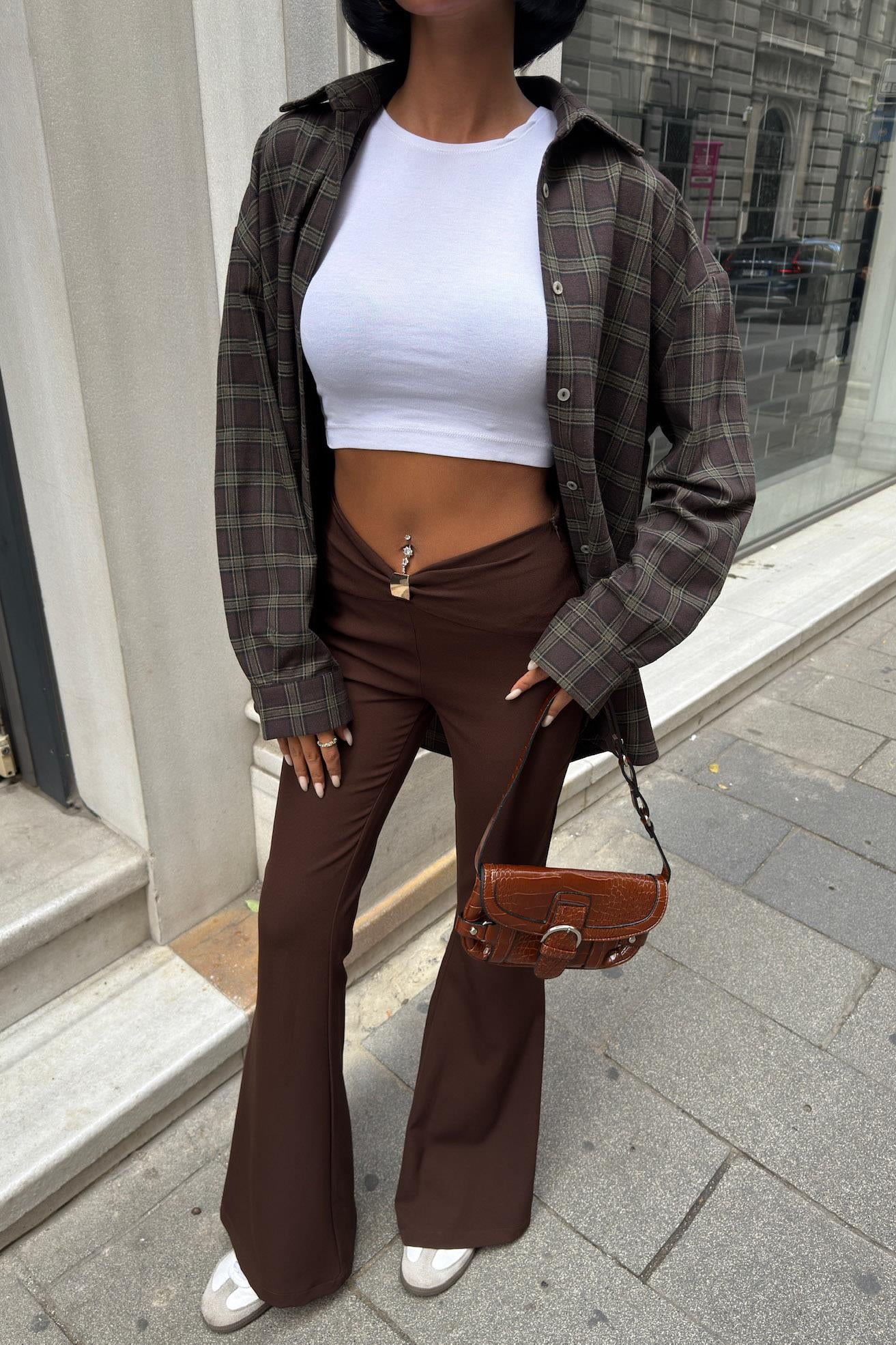 High-Waist Flared Pants with Front Clasp Detail – Elegant Double Fabric Trousers for Women