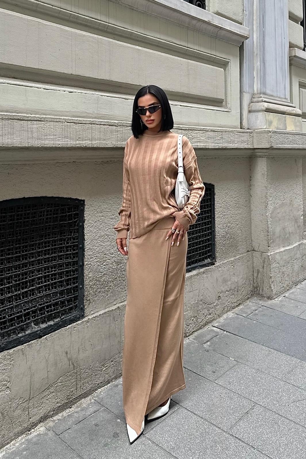 Darcy Knit Skirt & Top Set – Elegant Ribbed Two-Piece with Slit Detail – Gray