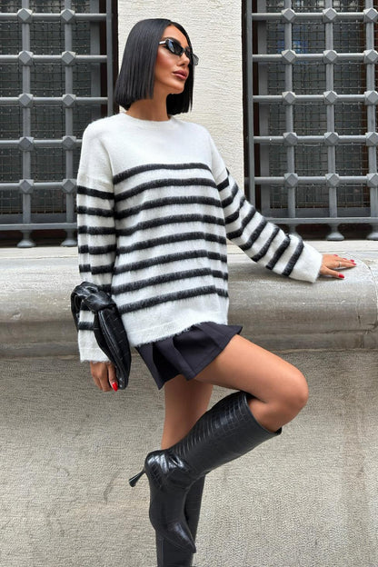 Contrast Striped Knit Sweater – Minimalist Cozy Pullover – Black