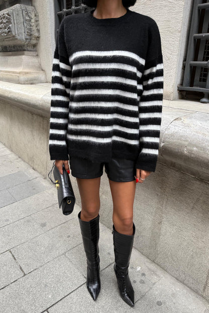 Contrast Striped Knit Sweater – Minimalist Cozy Pullover – Black