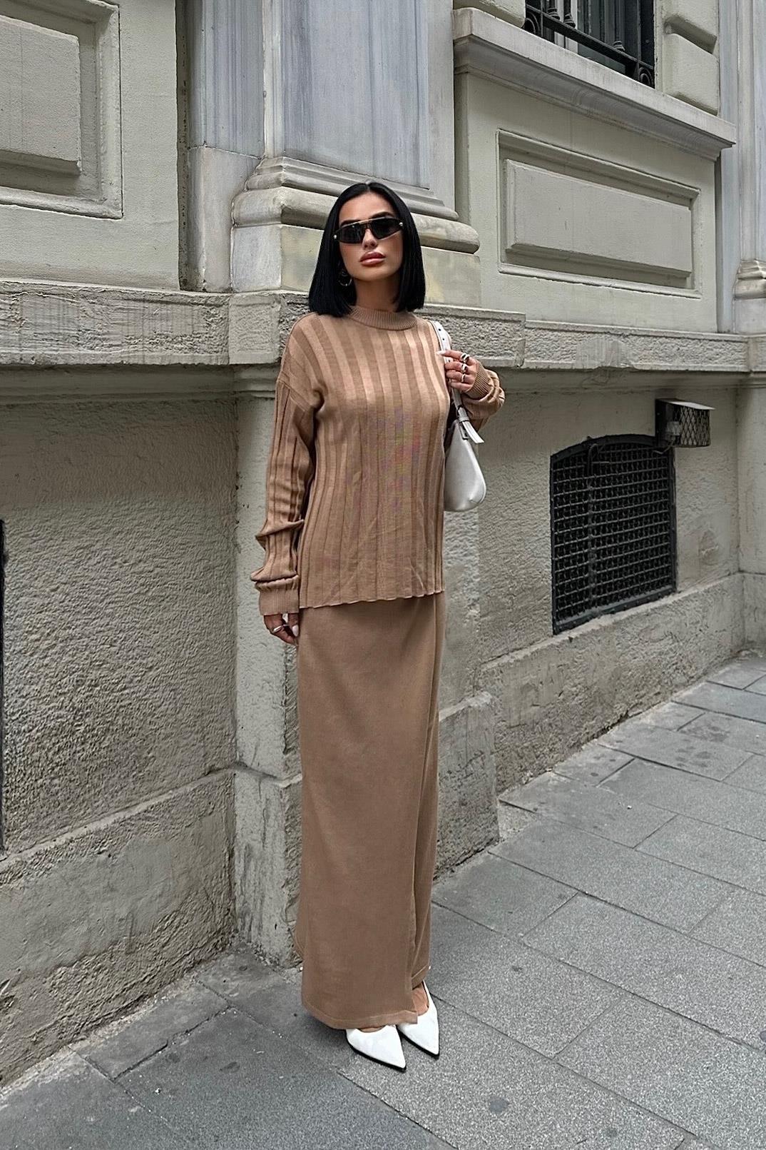 Darcy Knit Skirt & Top Set – Elegant Ribbed Two-Piece with Slit Detail – Gray